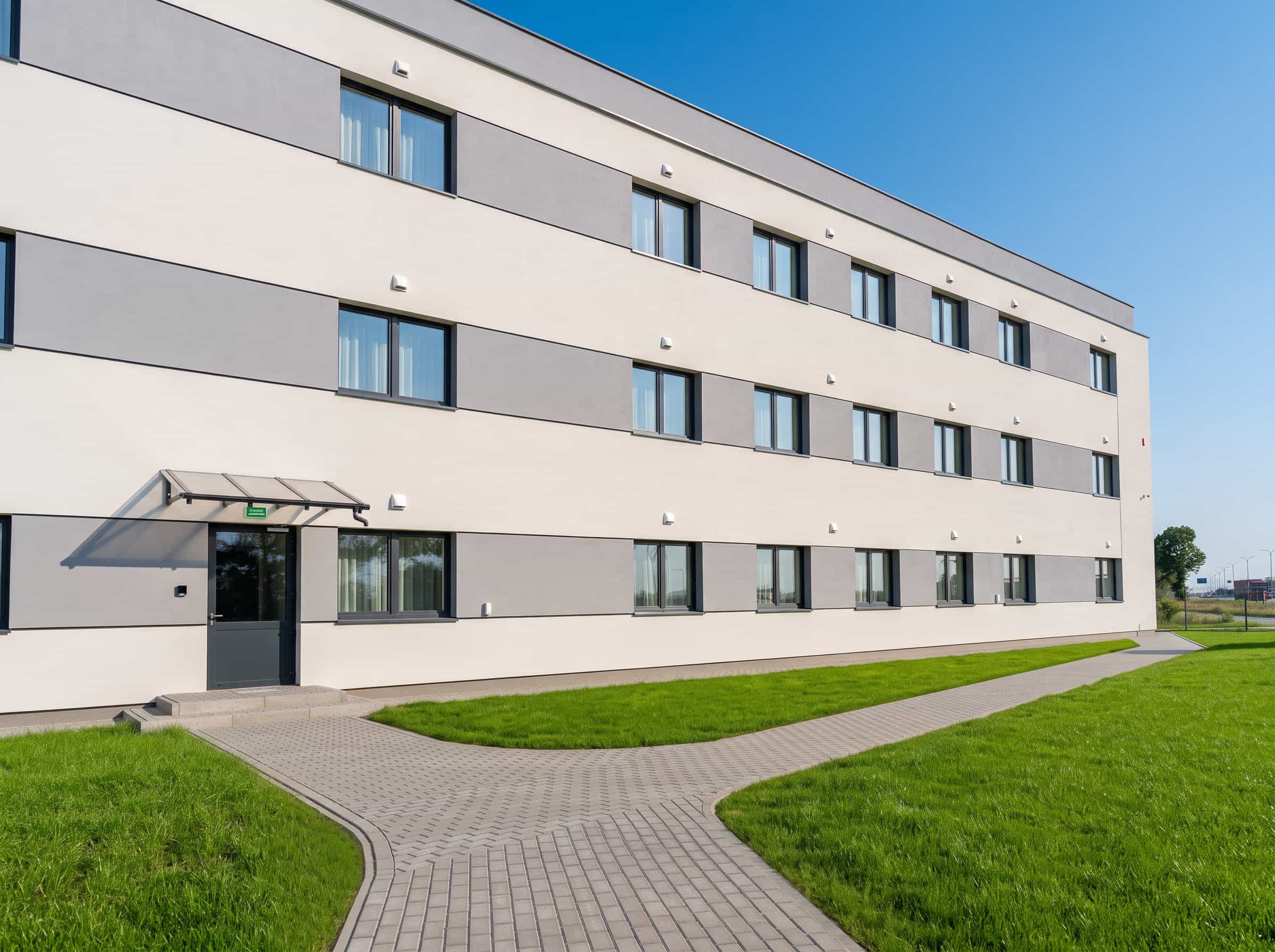 Hotel pracowniczy Karpin - elewacja frontowa budynku Hotel pracowniczy Karpin - elewacja frontowa budynku