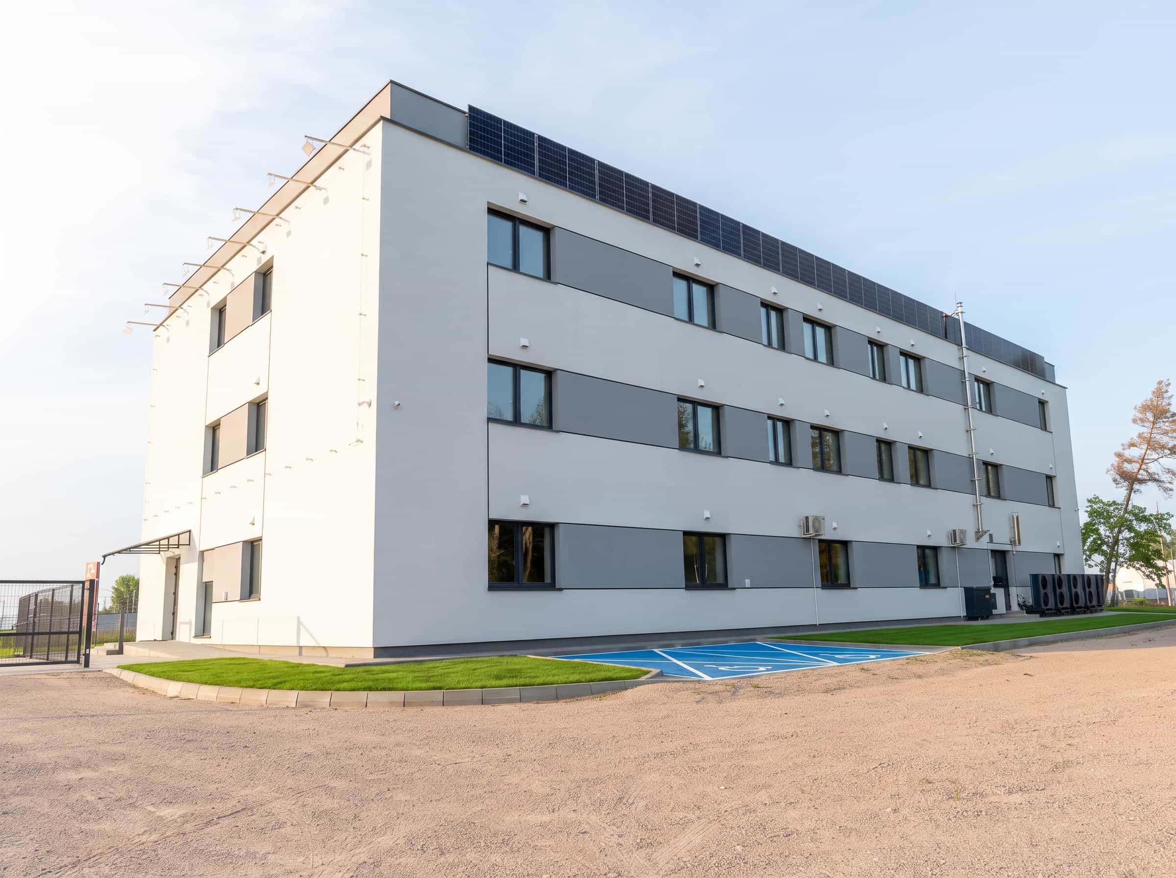 Hotel pracowniczy Karpin - budynek z instalacją fotowoltaiczną Hotel pracowniczy Karpin - budynek z instalacją fotowoltaiczną