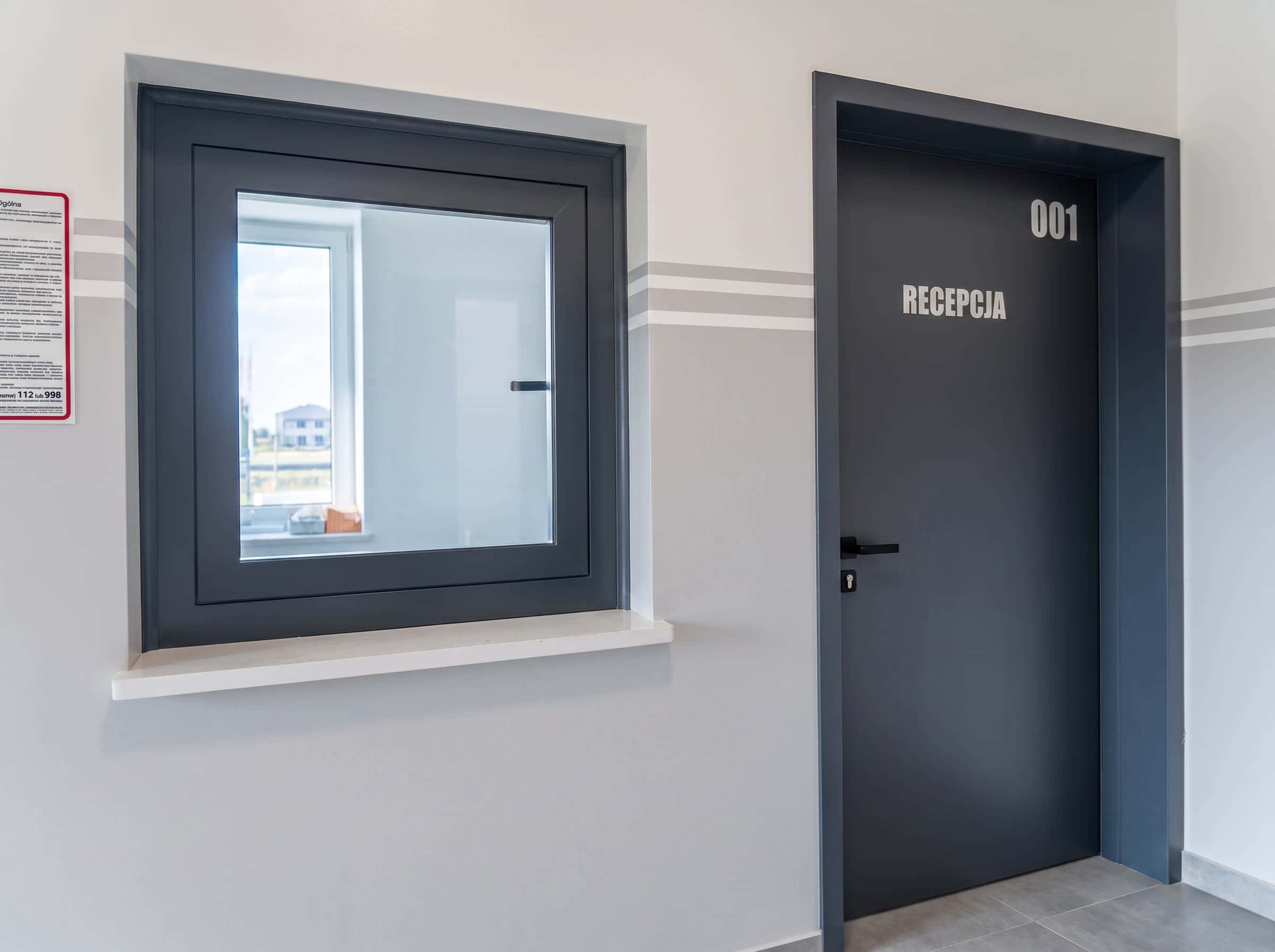 Hotel pracowniczy Karpin - recepcja przy wejściu do budynku Hotel pracowniczy Karpin - recepcja przy wejściu do budynku